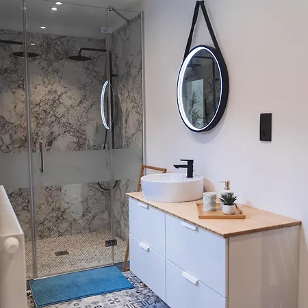 & Διαμέρισμα *